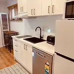 Easy Room Next To Bond University