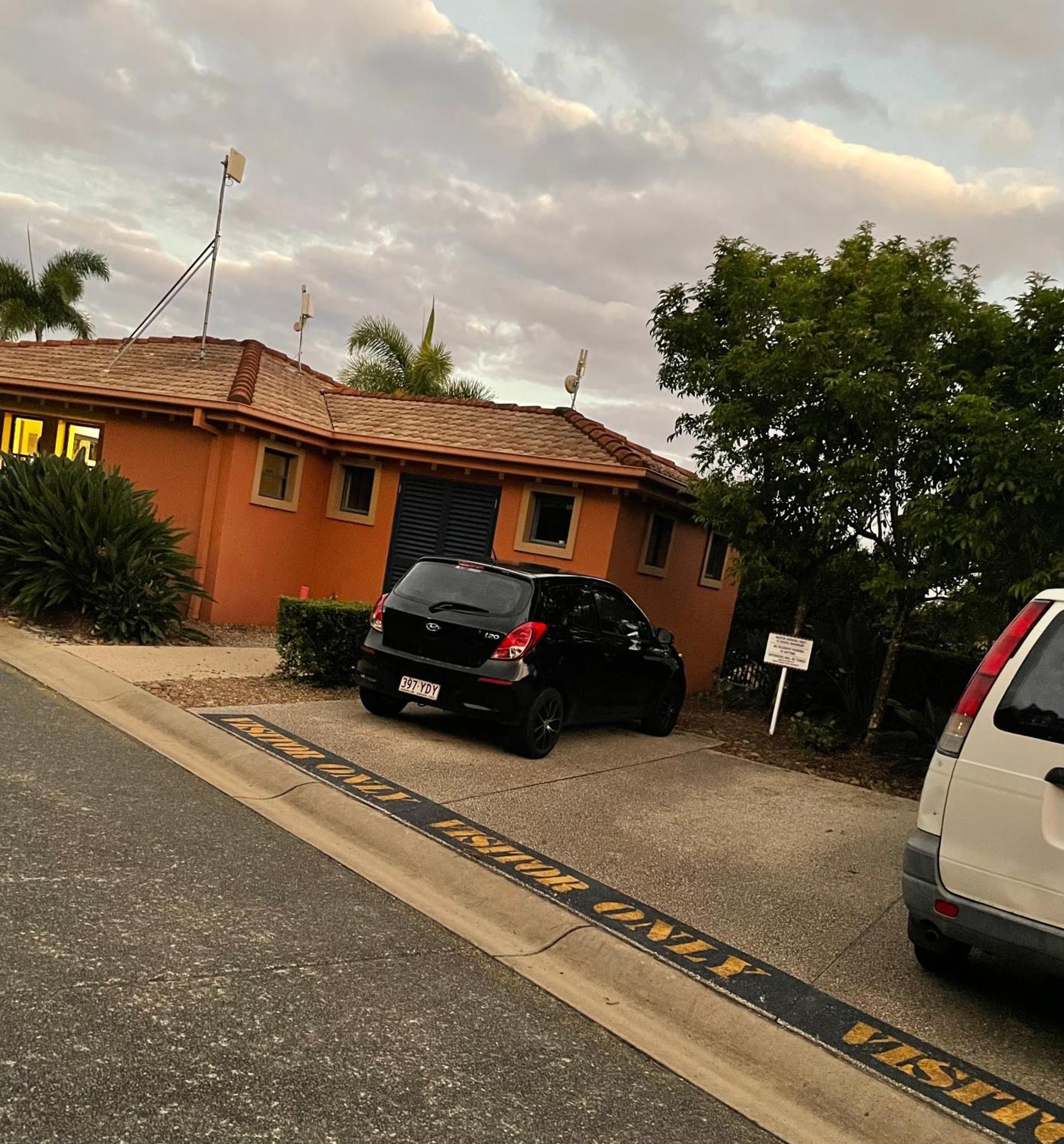 Easy Next To Bond Guest house